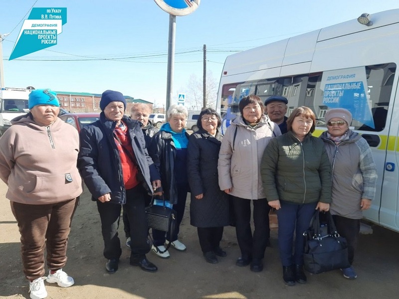 В Бурятии мобильные бригады помогают пожилым людям сохранить здоровье.