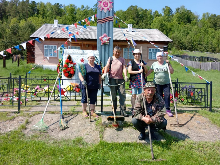 ТОС&quot;Душкачан&quot; провели субботник по уборке памятника ВОВ и прилегающей к нему территории. #100добрых дел#100летрайон.