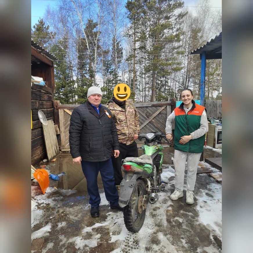 Семья Ахметовых из с. Верхняя Заимка передали мотоцикл для участников Специальной Военной операции. От лица всех военнослужащих поблагодарил эту замечательную семью участник СВО, прибывший на кратковременный отпуск домой. #100добрыхдел #100летрайон.