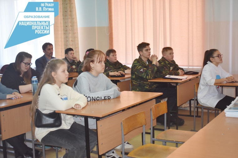 Школы Северо-Байкальского района шагают в ногу со временем с «Точкой роста». Школы Северо-Байкальского района шагают в ногу со временем с «Точкой роста».